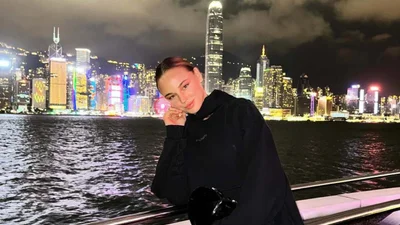 Продовжуємо спекотне літо: Дар'я Білодід у зміїному купальнику покрасувалася фігурою