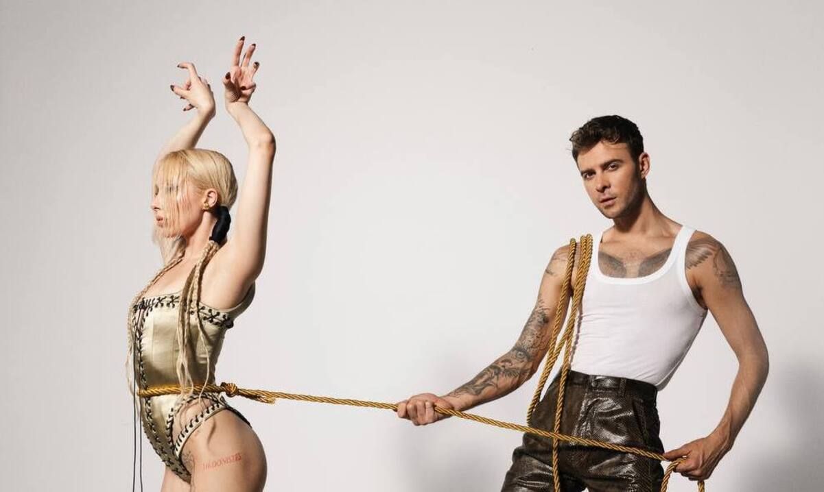 Ол оның труси мен колготкиіне конча