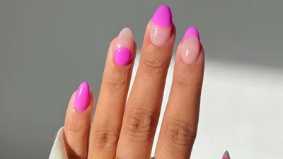 Двоколірні рум’яні нігті – зруйнуй монотонність найграйливішим манікюром