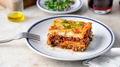 Мусака з баклажанів – смачна запіканка для всієї сім'ї