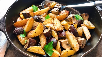 Смажена картопля з грибами – бюджетний гарнір до м'яса
