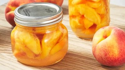 Консервовані персики – літня солодка заготівля