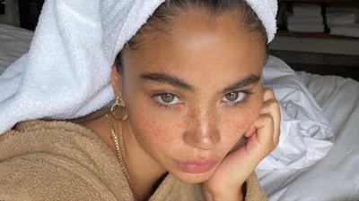 От пчелиного яда до спермы лосося: самые странные ингредиенты для ухода за кожей