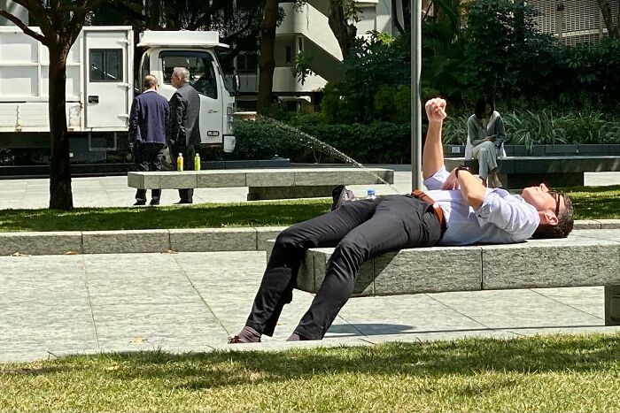 Фотограф ловить на вулицях кумедні моменти - настільки реалістичні, що в це важко повірити - 754777 Фотограф ловить на вулицях кумедні моменти - настільки реалістичні, що в це важко повірити - фото 754777