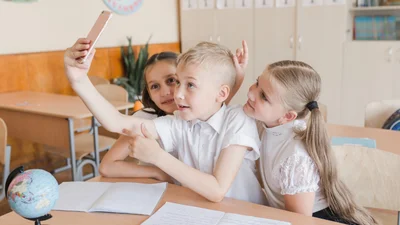 Школа без стресу: 10 порад, як допомогти дитині адаптуватися до навчання