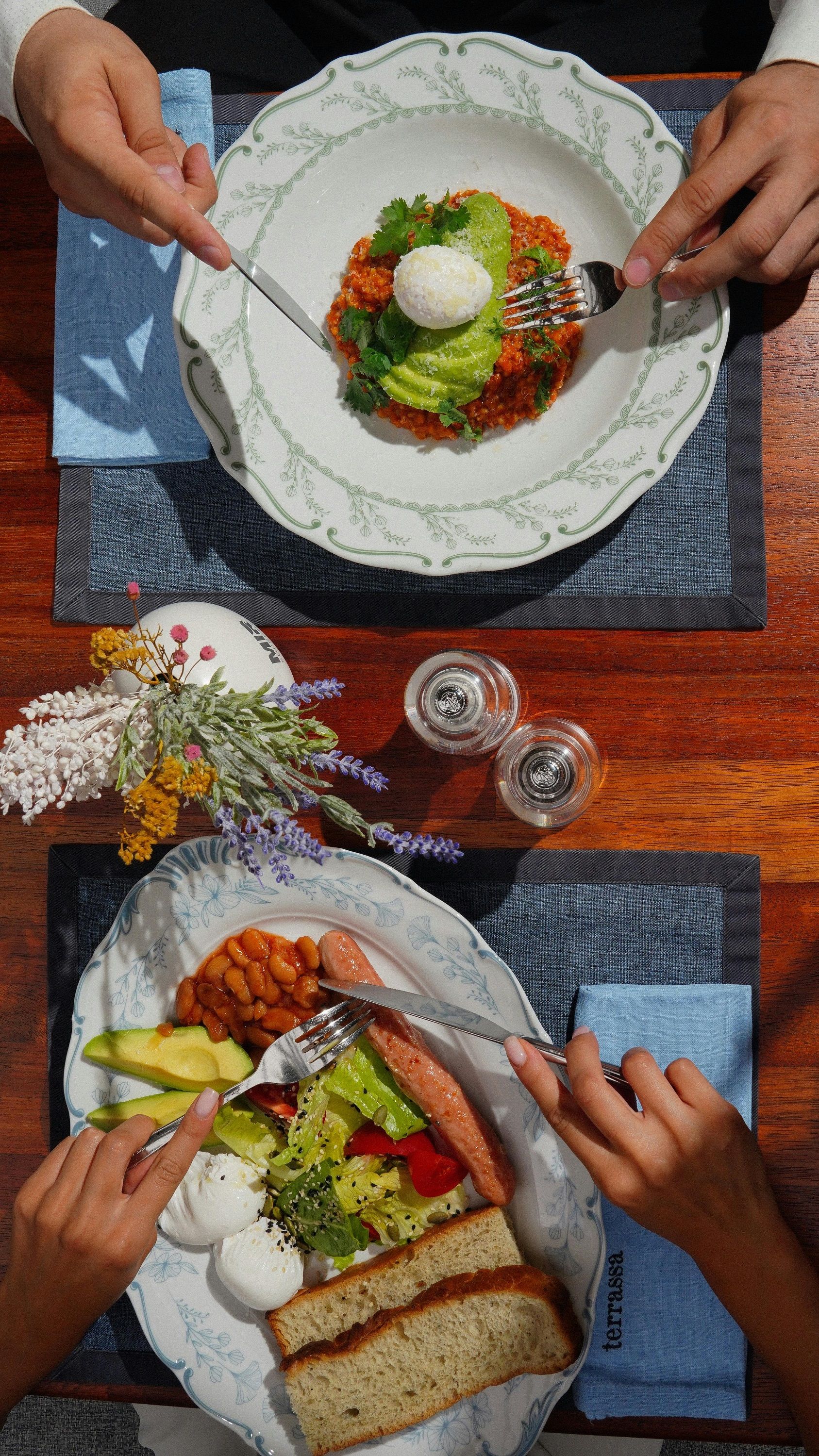 Традиции пищевого этикета со всего мира: от 'руокарауха' до 'правила 15 минут' - 755639 Традиции пищевого этикета со всего мира: от 'руокарауха' до 'правила 15 минут' - фото 755639