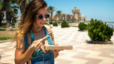 Традиції харчового етикету з усього світу: від "руокарауха" до "правила 15 хвилин"