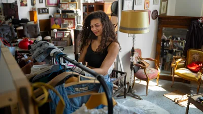 Какая одежда отпугивает от тебя деньги — цвета, которые притягивают негатив