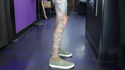 Татуйований хлопець побив світовий рекорд - на його тілі найбільше малюнків очей