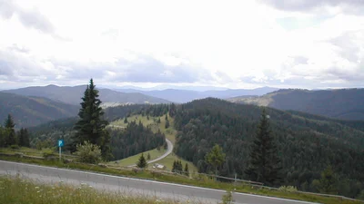 Небанальные места для отпуска в Карпатах: догоняем лето среди гор