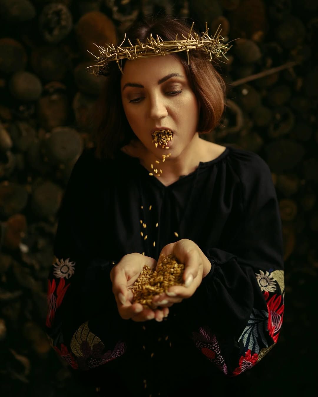 Оля Цибульська показала триптих до Дня Незалежності - реакція фанатів виявилася суперечливою - фото 756992