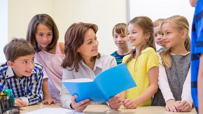 Особые поздравления с Первым сентября 2025 для классного руководителя - открытки и проза