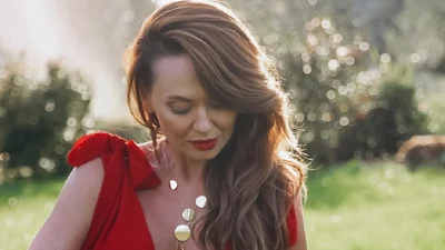 "Пришло время жить не по списку": 40-летняя Анна Саливанчук в кокетливом платье поразмышляла над своим возрастом