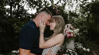 Трэвис Келси сделал предложение Тейлор Свифт под давлением будущего свекра и своего отца