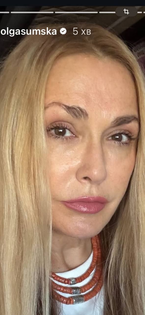 Ольга Сумская показалась вблизи без фильтров, сеть вспыхнула: 'Какая-то законсервированная красота' - фото 759376