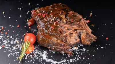 Томлена яловичина, яка підійде до будь-якого гарніру