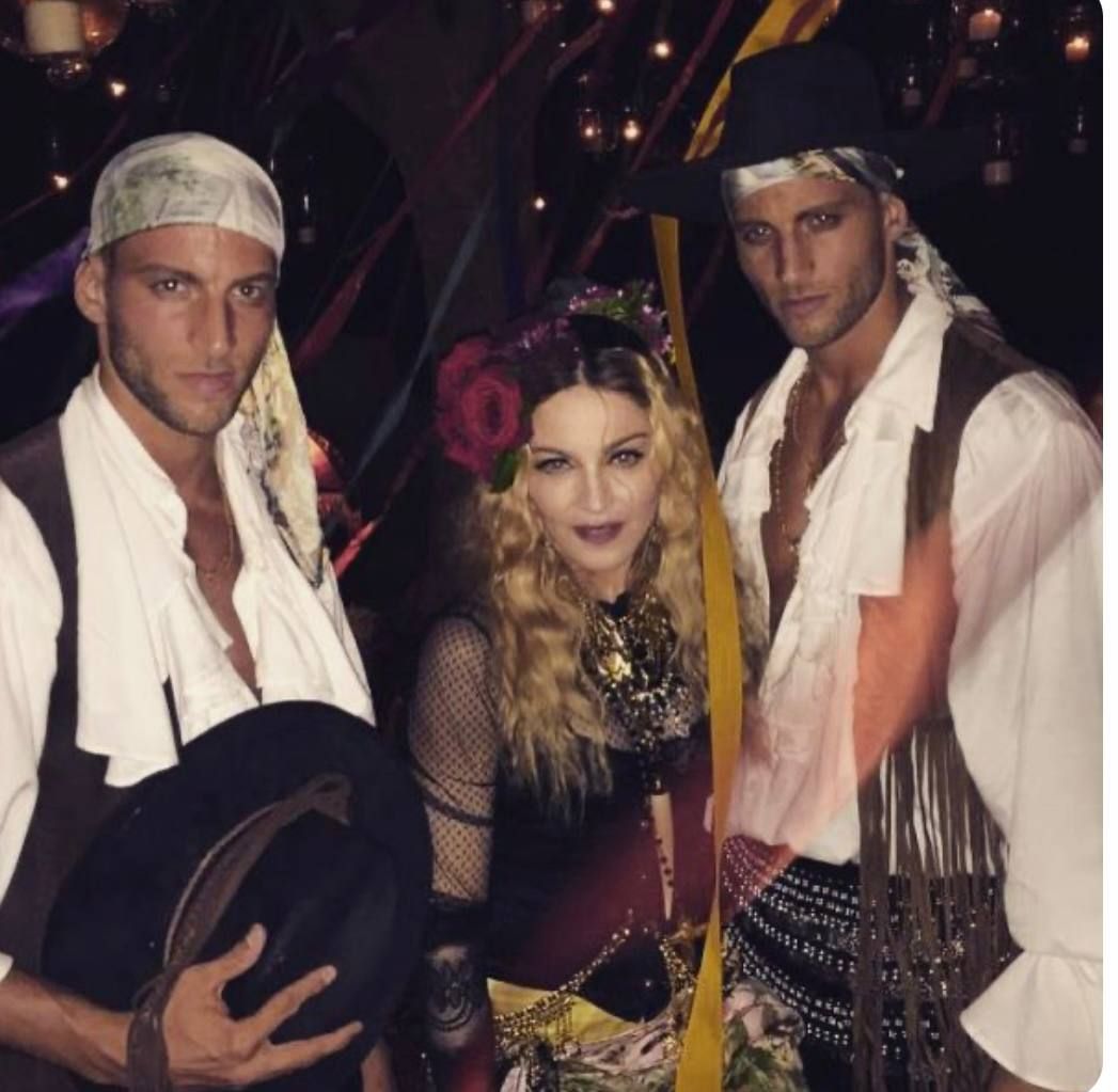 Мадона та її романи - Кевін Сампайо зліва - 759596 Мадона та її романи - Кевін Сампайо зліва - фото 759596