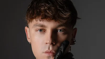 Артем Пивоваров представил lyric-видео на песню "Сердце"