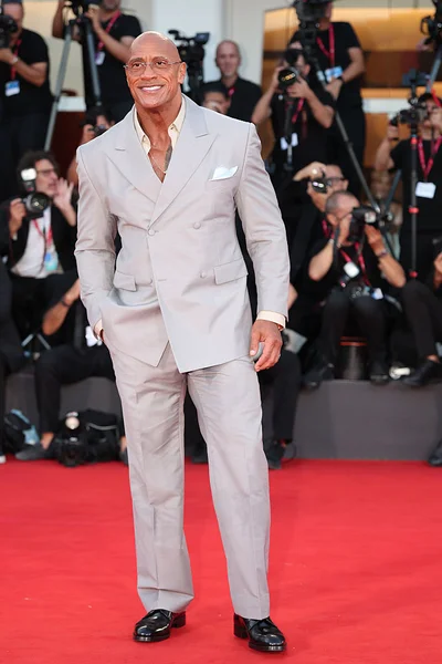 Дуэйн Скала Джонсон шокировал внешностью после рекордного похудения на 27 кг - фото 760515