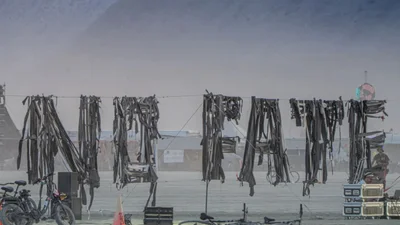 Burning Man 2025: украинцы превратили разрушенное "Черное облако" в новую инсталляцию