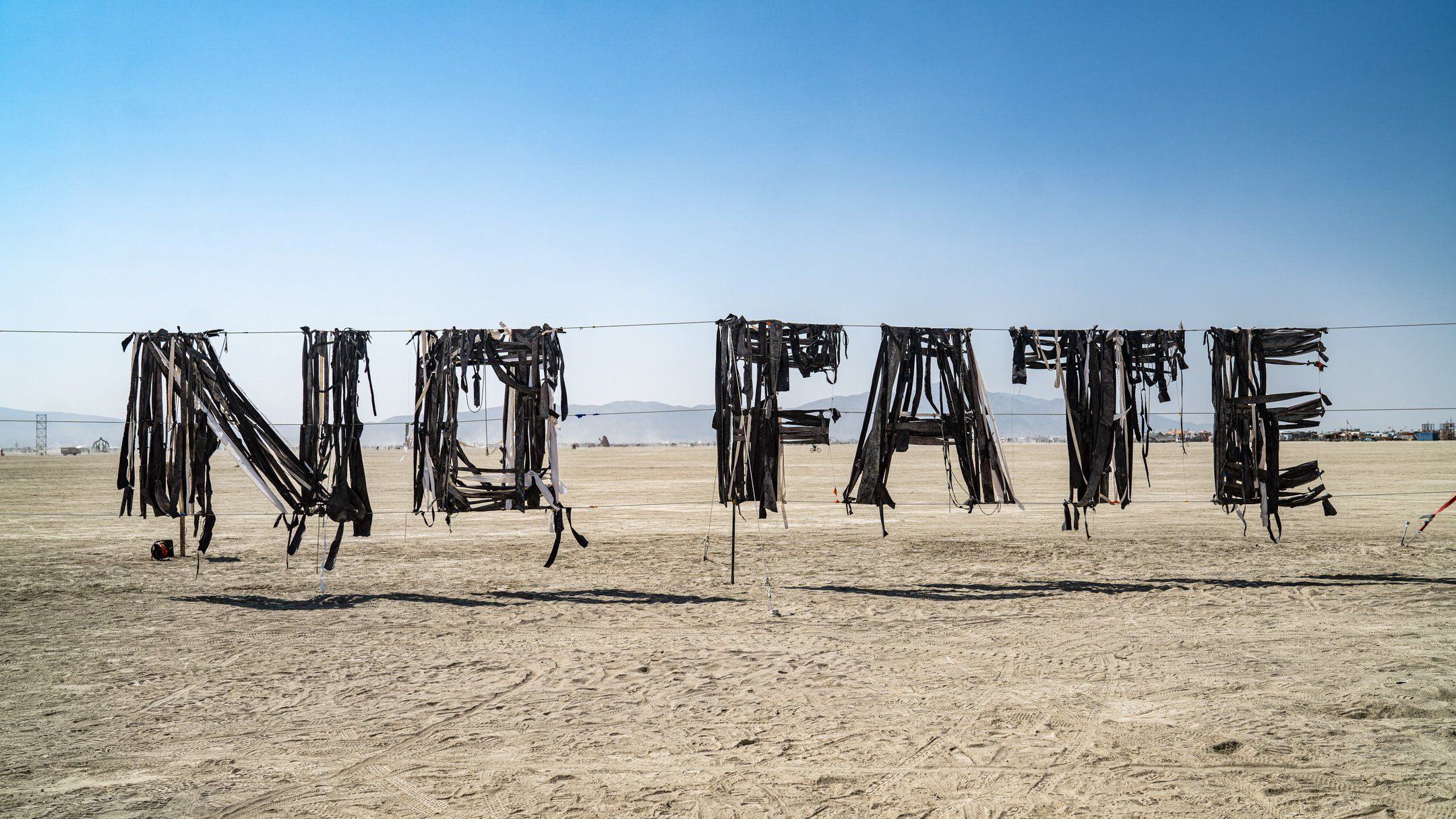 Burning Man 2025: украинцы превратили разрушенное 'Черное облако' в новую инсталляцию - фото 760530