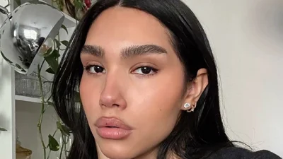 Нежно и красиво: 5 модных макияжей для школы, которые легко повторить