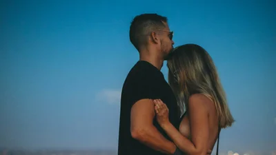 Если твой партнер делает эти 10 вещей - убегай от него немедленно