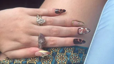 Стильна осінь: Маша Полякова обрала вишуканий дизайн нігтів на вересень 2025