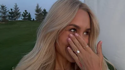 Этот нежный оттенок маникюра Даша Квиткова выбрала на свою сказочную помолвку