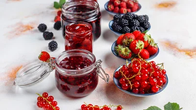 Варенье или замороженные фрукты и ягоды: что лучше для фигуры и полезнее для здоровья – ответ диетолога