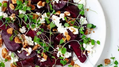 Хочешь идеальную закуску – попробуй салат со свеклой и брынзой