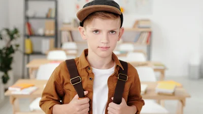 В Польше массово проверяют рюкзаки школьников: что ищут