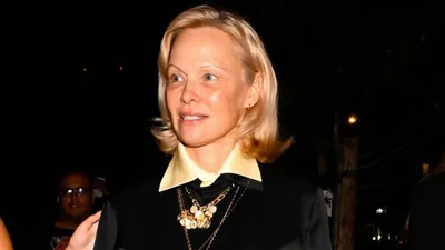 Икона Памела Андерсон примерила наряд от украинского бренда BEVZA