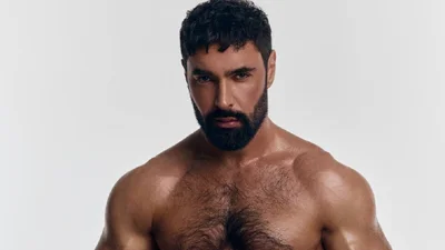 Віталій Козловський вразив ідеальним тілом без одягу – кадри нової "Пінаколади" сподобаються кожній