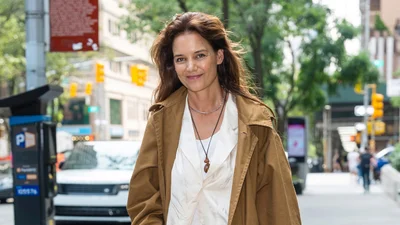 Кэти Холмс показала сентябрьские луки, которые можно носить хоть на работу, хоть в кафе