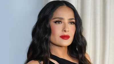 Сальма Гаєк з 17-річною донькою відірвалася на концерті, і ця красуня перевершила матусю – фото