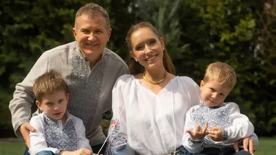 Юрий Горбунов с сыновьями мило поздравили Катю Осадчую с днем рождения