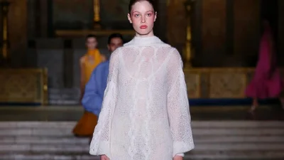 Дочь Илона Маска поразила дебютом на Неделе моды в Нью-Йорке в роскошном платье