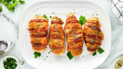 Сочная курица в беконе – готовится просто, а выглядит как из ресторана