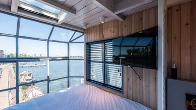 Будівельний кран, літак та стара станція канатної дороги: найдивніші готелі світу