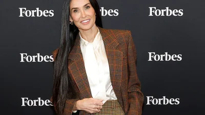 Деми Мур показала одежду, без которой твой капсульный гардероб этой осенью будет неполным