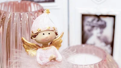 День ангела Софии 2025: нежные поздравления и открытки для красивых девушек