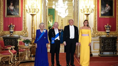 Мелания Трамп и Камилла надели платья цвета украинского флага, и на них набросились с критикой