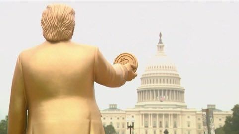 Золота статуя Трампа - фото 766728
