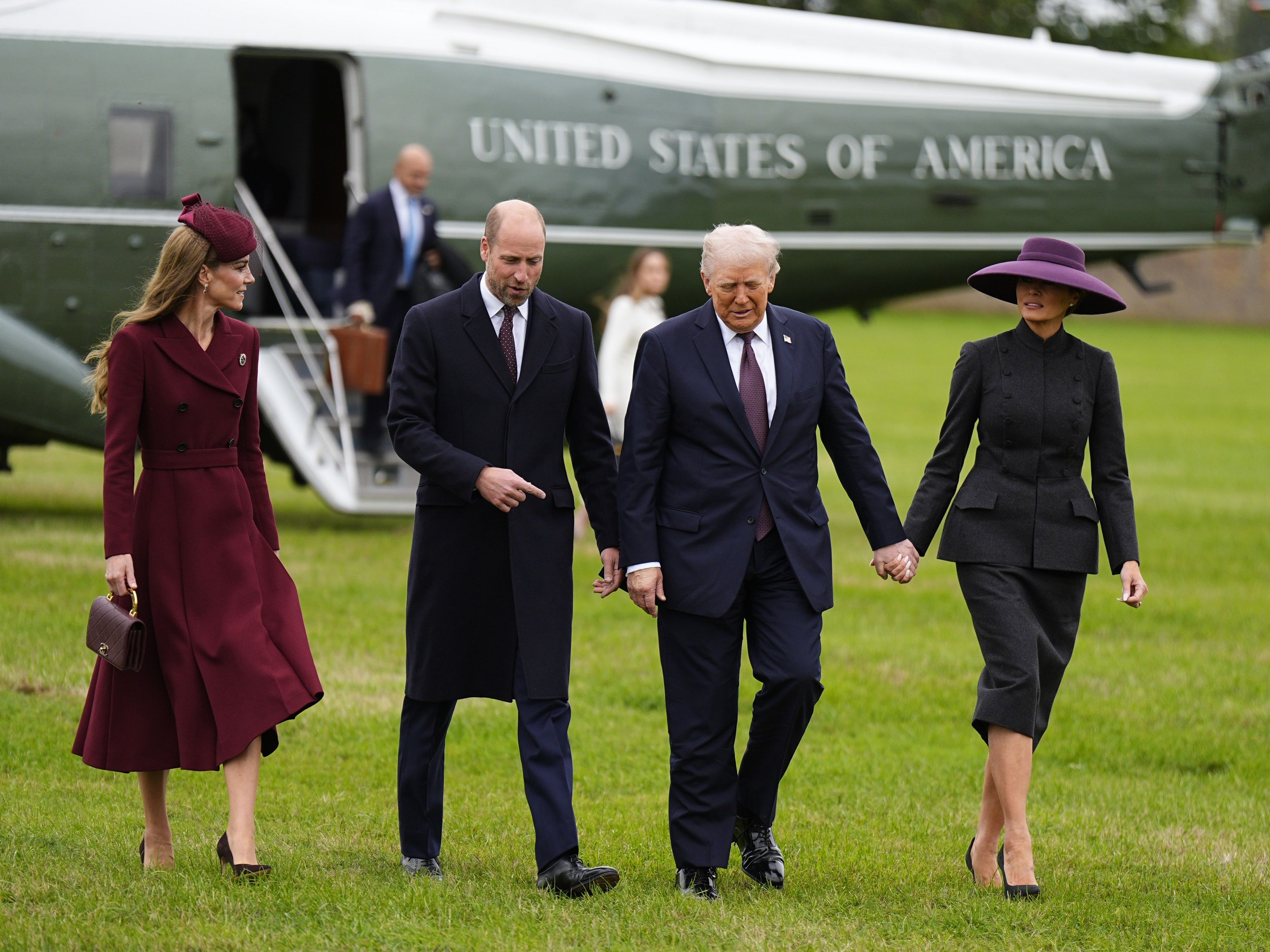 Почему Мелания Трамп выбирает шляпы с широкими полями - фото 766967