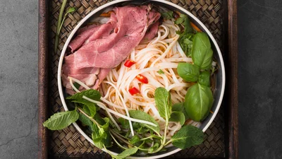 Культовый суп Фо Бо у тебя на кухне: простой рецепт блюда, с которым справится даже новичок