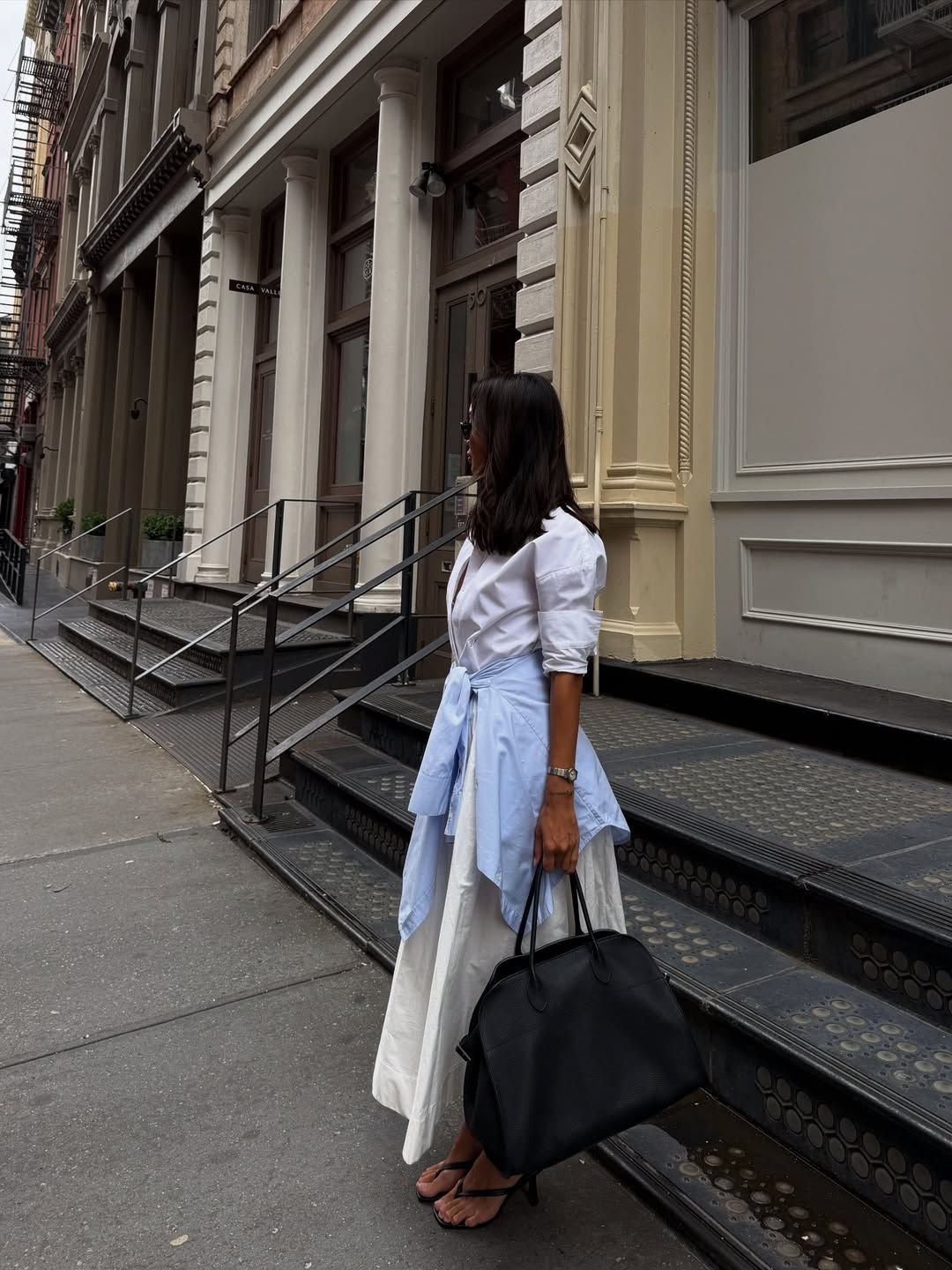 Голубая рубашка – как носить ее этой осенью, чтобы выглядеть стильно - 767159 Голубая рубашка – как носить ее этой осенью, чтобы выглядеть стильно - фото 767159