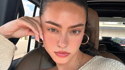 Візажист Victoria’s Secret розкрила прийом у макіяжі, який миттєво омолоджує