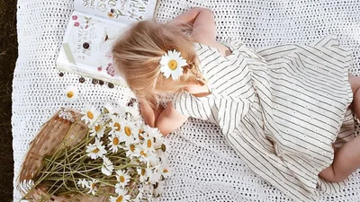 Самые теплые поздравления с Днем дочерей 2025 - открытки и короткая проза