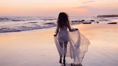 Девы не хотят начинать новые отношения, Рыбы мечтают переехать к морю: гороскоп на 23 сентября